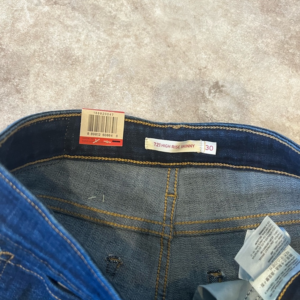 Brand new women’s Levi’s - Picture 4 of 6